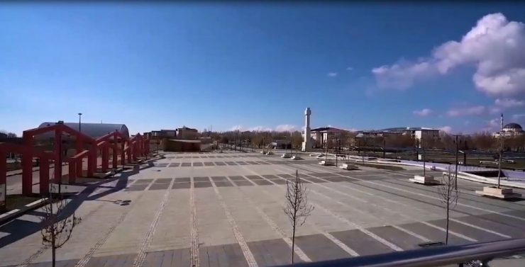 38 Bin Nüfuslu Kampüste Korona Sessizliği