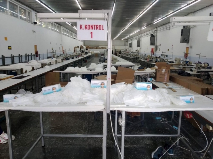 Uşak’ta Kaçak Maske Operasyonu: 7 Gözaltı