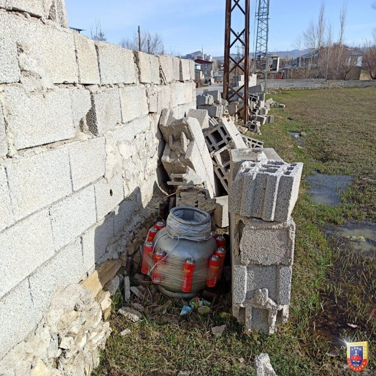 Van’da Tuzaklanmış Patlayıcı Ele Geçirildi
