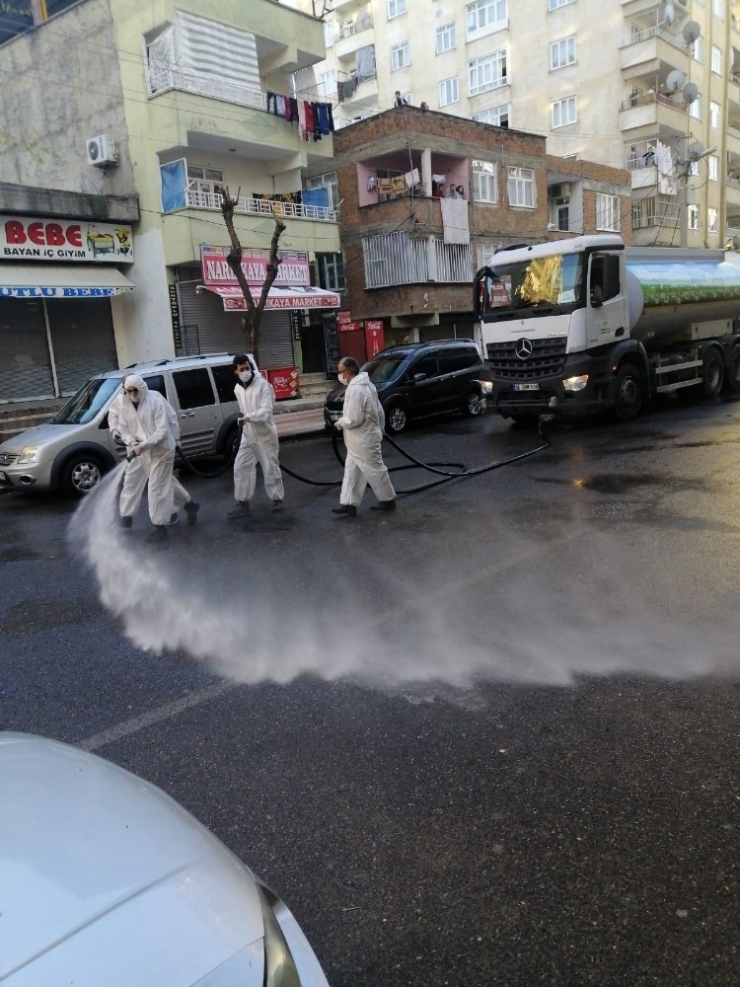 Bağlar’da Cadde Ve Sokaklar Dezenfekte Edildi