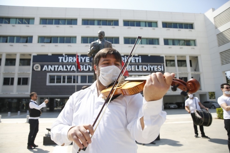 Büyükşehir Personeli Ve Huzurevi Sakinleri Konserle Moral Buldu