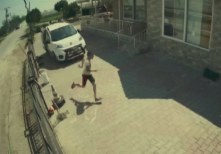 Jandarmayı Görünce Kaçan Küçük Çocuk, Ertesi Sabah Kapısına Gelen Jandarmayla Şaşkına Döndü