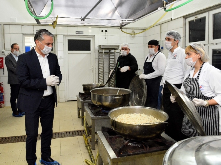 Muratpaşa Belediyesi, Korona Virüs Salgını Sebebiyle Aşevininin Kapasitesini 2 Katına Çıkardı