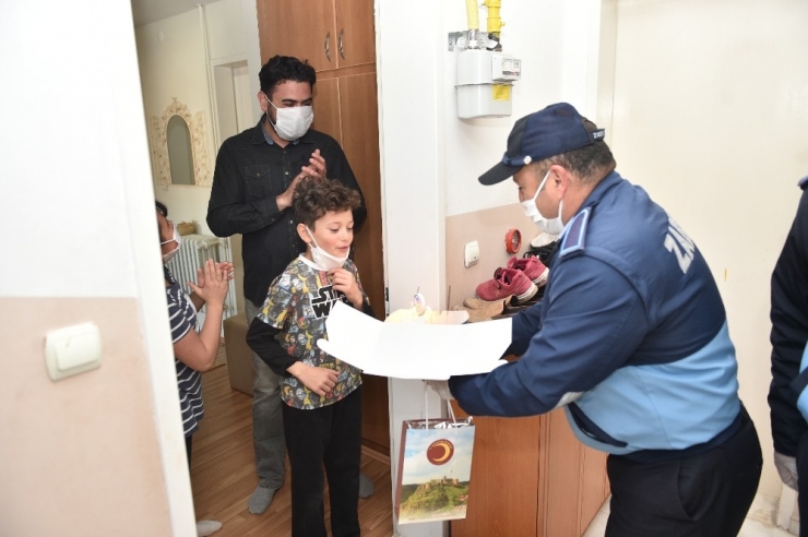 Çocuğun Ağlamasına Dayanamayan Belediyeden Sürpriz Doğum Günü