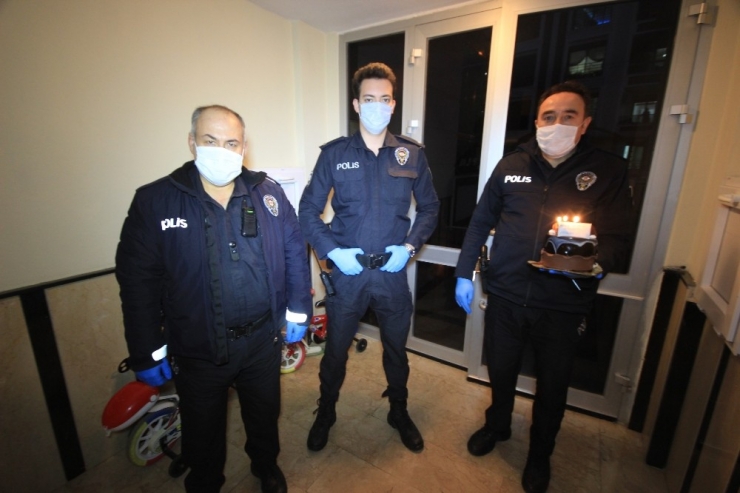 Özel Çocuğun Doğum Günü Pastası Polisten