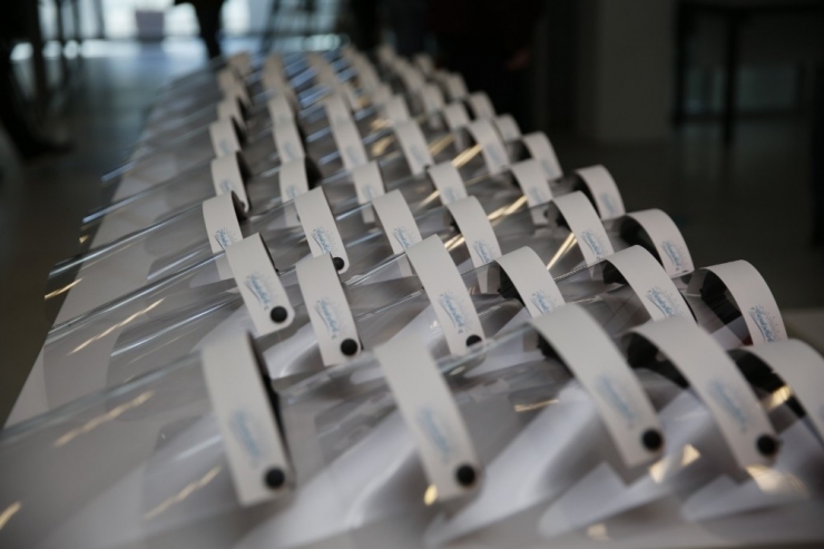 Başakşehir Belediyesi’nden Haftada Bin Adet Yüz Koruyucu Siperlik Maske Üretimi