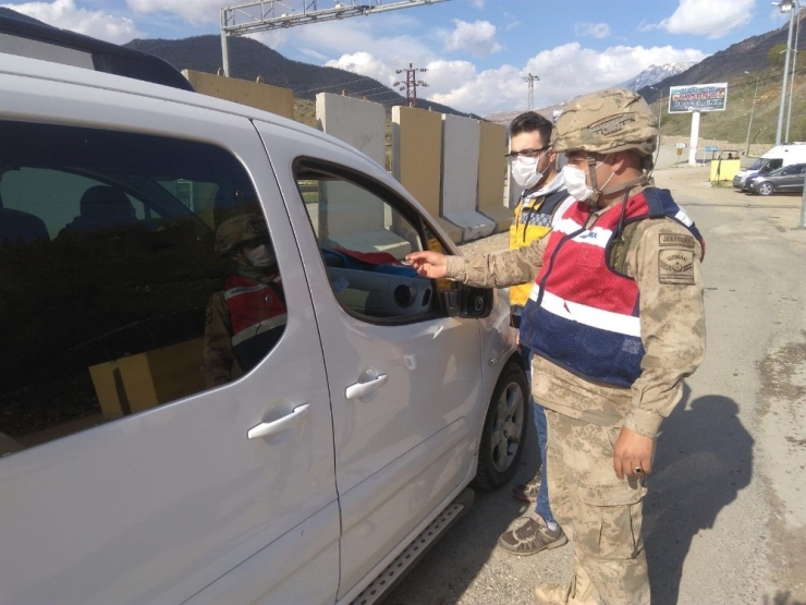 Sason’da Bir Bina Karantinaya Alındı