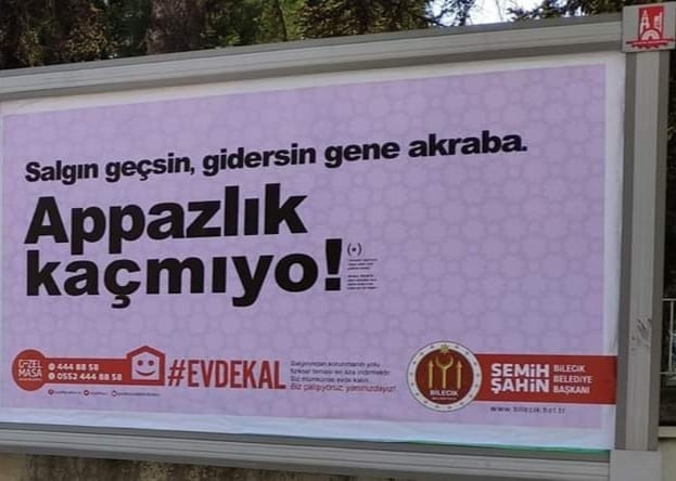 Bilecik’te Billboardlar Yöresel Dilin Kullanıldığı "Evde Kal" Çağrısı Görenleri Gülümsetti
