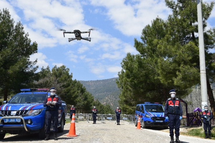 Korona Virüs Vakası Tespit Edilen 406 Nüfuslu Köye Giriş Çıkış Yasaklandı