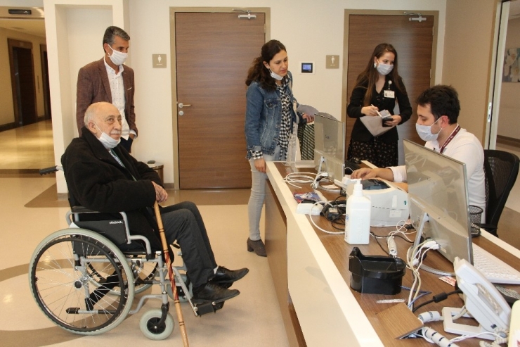 Nazik Siparişiyle Mutluluk Kaynağı Olan Burhan Amca, Mersin’de Hastaneye Yatırıldı