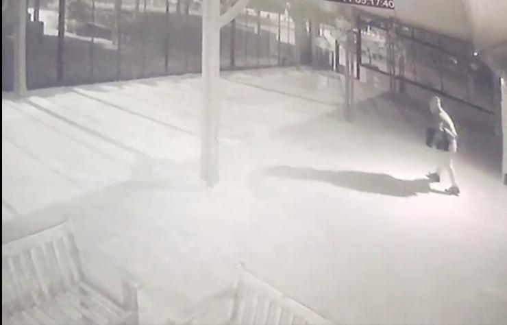 Kafeteryadaki Hırsızlık Güvenlik Kamerasında