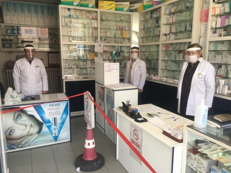 Vefat Eden Meslektaşları İçin Saygı Duruşunda Bulundular