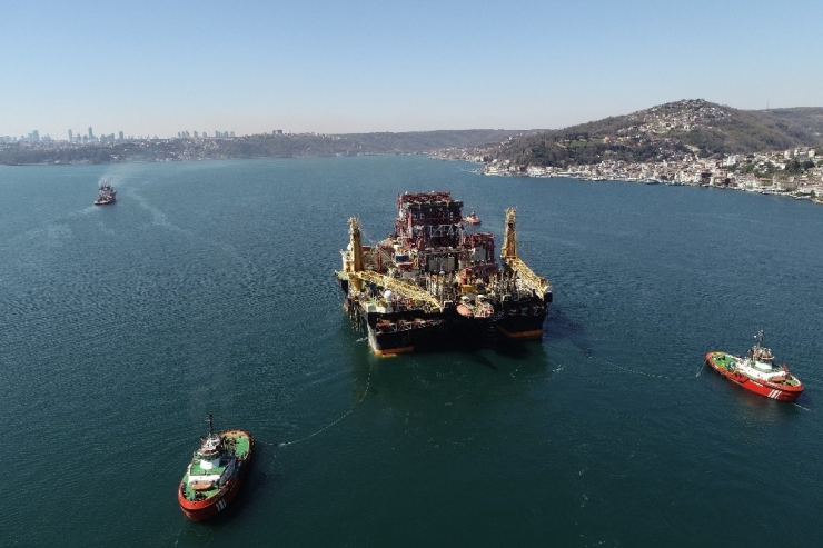 Dev Petrol Arama Platformunun Boğazdan Geçişi Havadan Görüntülendi