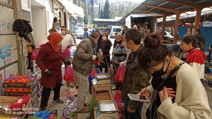 Yasak Sonrası Devrekliler Manav Ve Marketlere Akın Ettiler