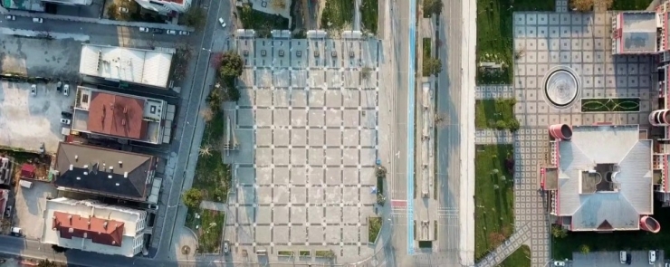 Yasak Olmamasına Rağmen Düzceliler Sokağa Çıkmadı, Caddeler Boş Kaldı