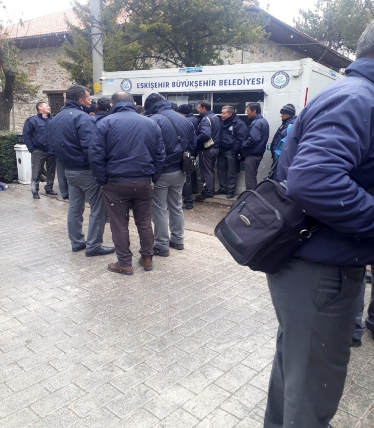 Eskişehir’de Balık İstifi Servisi Fotoğrafladığı İddia Edilen Şoföre Hakaret Ve Mobbing İddiası