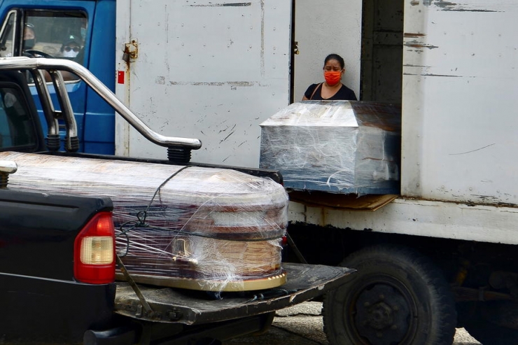 Sağlık Sistemi Çöken Ekvador’da Evlerden 700’den Fazla Ceset Toplandı