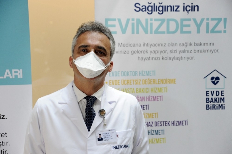 Koronavirüsü Yenen Doktorlar Görevlerine Devam Etmek İçin Gün Sayıyor