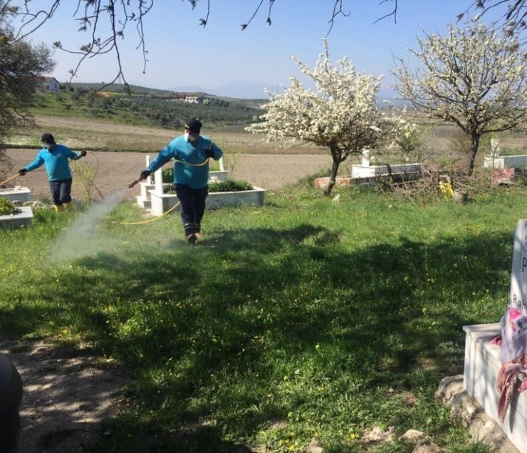 Manisa’da Mezarlıklar Bakıma Alındı
