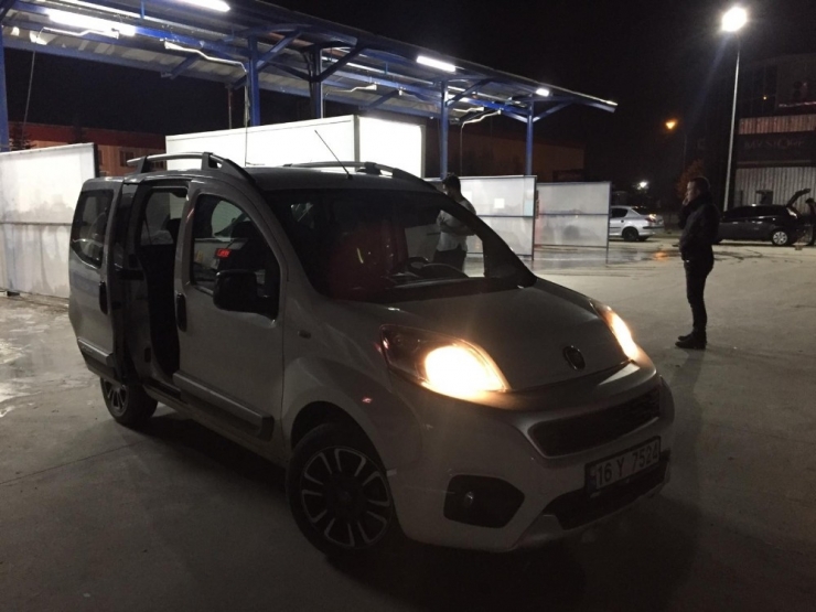 Çaldıkları Arabayla Tur Atarken Suçüstü Yakalandılar