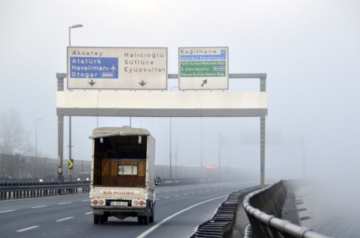 İstanbul’da Sabah Saatlerinde Sis Etkili Oldu