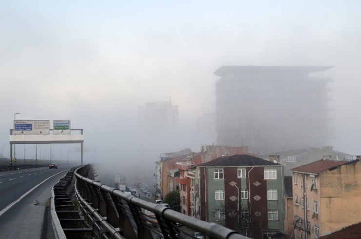 İstanbul’da Sabah Saatlerinde Sis Etkili Oldu