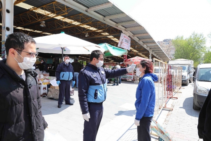 Bayraklı’da Zabıtadan Pazar Yerlerinde Denetim