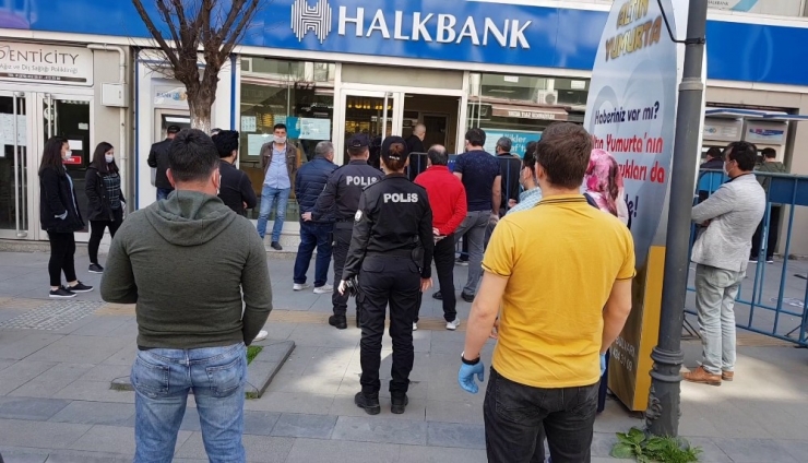 Haftanın İlk Gününde Vatandaşlar ’Evde Kal’ Çağrısını Unuttu