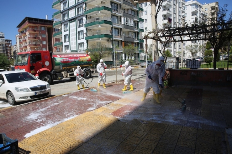 Karaköprü’de Dezenfekte Timi Çalışmalarını Sürdürüyor