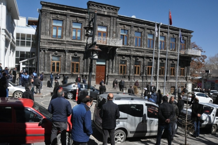 Kars’ta Dolmuş Hatları İhalesi İptal Oldu