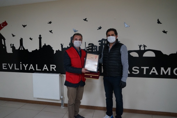 Türk Kızılayı’ndan, Karantinadayken Yardım Kolisi Desteğinde Bulunan Hayırsevere Teşekkür