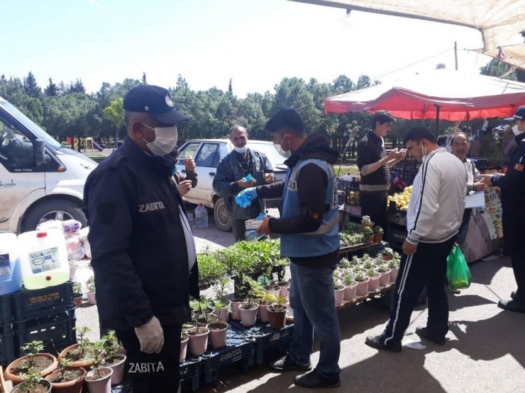 Kilis’te Maske Ve Eldiven Dağıtıldı