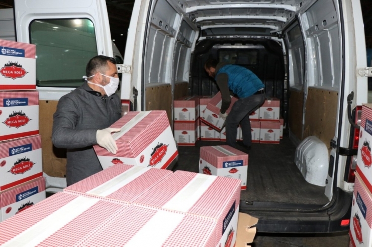 Gıda Paketleri İhtiyaç Sahiplerine Ulaştırılıyor