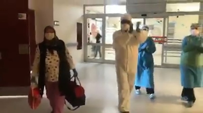 Bursa’dan Güzel Haber...kronik Hastılığı Bulunan Yaşlı Kadın Böyle Taburcu Edildi