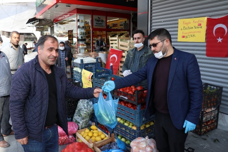 Pazarcı Esnafından Örnek Davranış