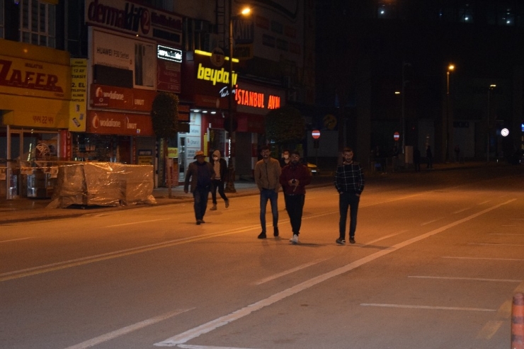 Malatya’da Sokağa Çıkma Yasağının Ardından Caddeler Hareketlendi