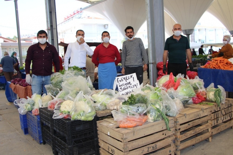 Manavgat’ta Pazarcı Esnafından İhtiyaç Sahiplerine Sebze-meyve