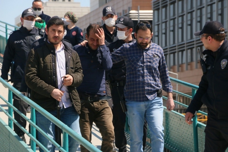 Manisa’da Elindeki Bıçakla Üst Geçidi Kapatan Şahıs Gözaltına Alındı