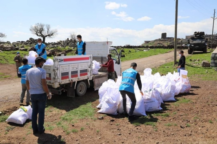 Karantinaya Alınan Köye Gıda Yardımları Ulaştırıldı