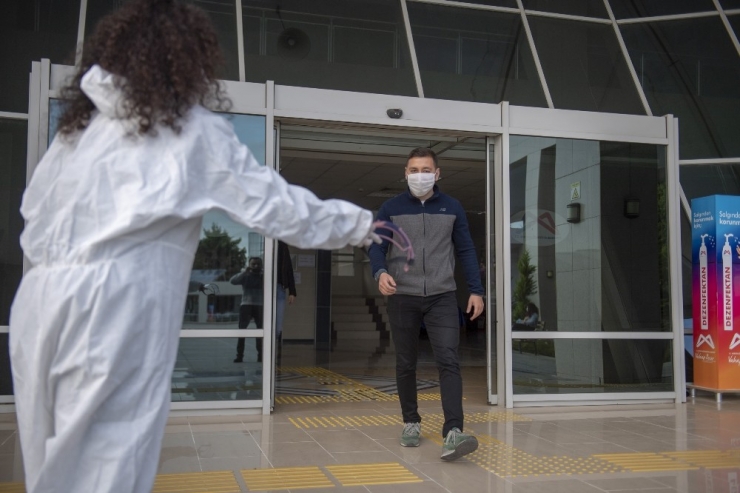 Mersin’de Sağlık Çalışanlarına Siperlikler Dağıtılmaya Başlandı