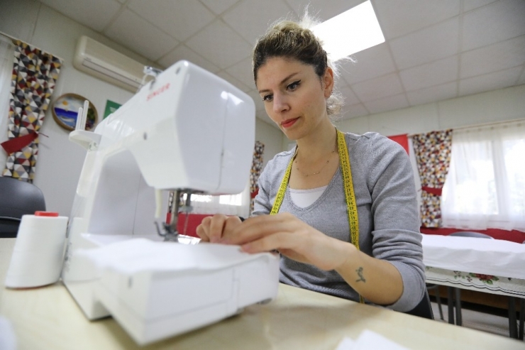 Viranşehir Gönüllü Evi’nde Maske Üretimine Başlandı