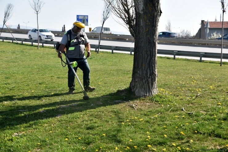 Parklar Virüs Tehlikesi Sona Erdiğinde Vatandaşların Kullanımına Hazır Hale Getiriliyor