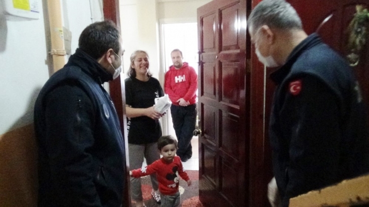 Bebeğine Süt Bulamayan Kadının Yardımına Zabıta Koştu