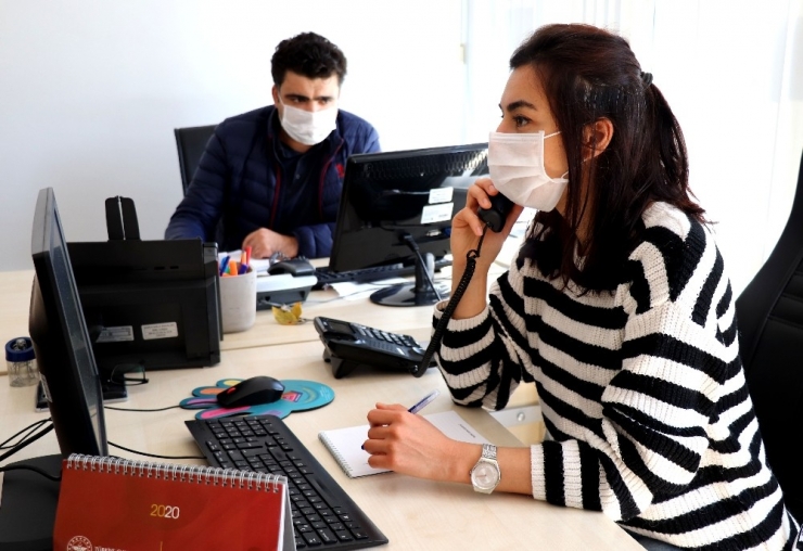 Vatandaşa Hem Psikolojik Destek Hem De Virüsle İlgili Bilgi