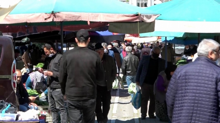 Sokağa Çıkma Yasağının Ardından Vatandaşlar Pazara Yöneldi