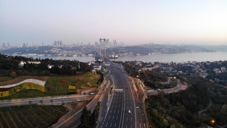 Sokağa Çıkma Yasağının Bitmesinin Ardından Araçlar 15 Temmuz Şehitler Köprüsü’nden Geçmeye Başladı