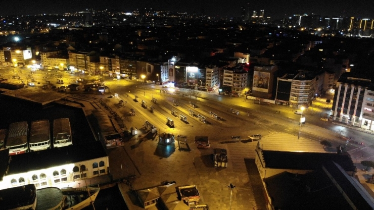 Sokağa Çıkma Yasağının Bitmesinin Ardından Kadıköy Meydanı Havadan Görüntülendi