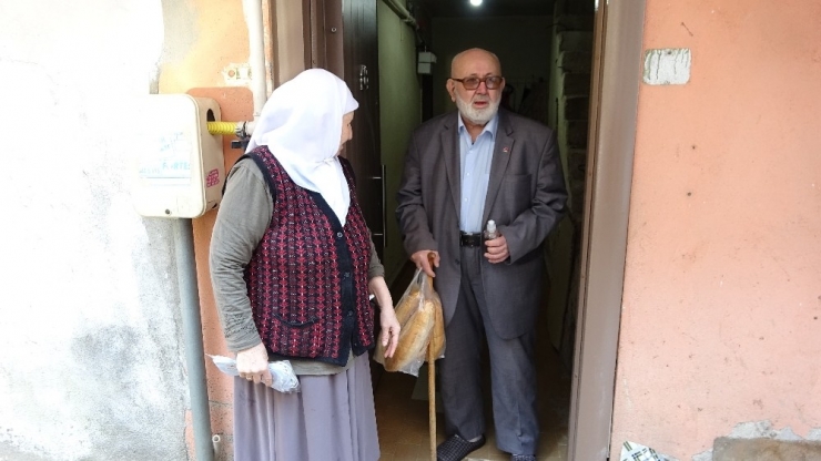 Sokak Sokak Gezip İhtiyacı Olanların Yardımına Koşuyorlar