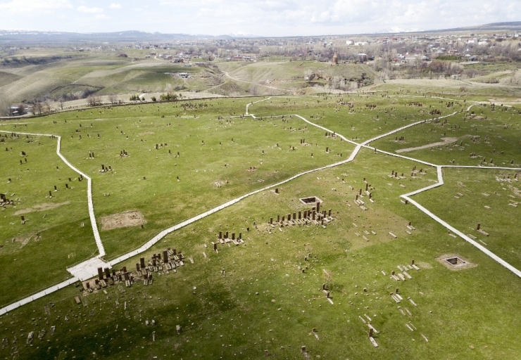 Ahlat’ın Tarihi Mekanlarında Korona Virüs Sessizliği