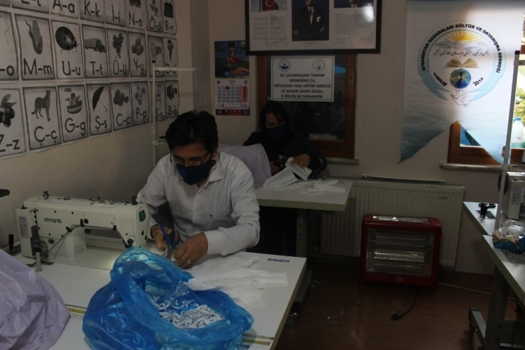 Afgan Mültecilerden Türkiye’nin Korona Virüsle Mücadelesine Destek